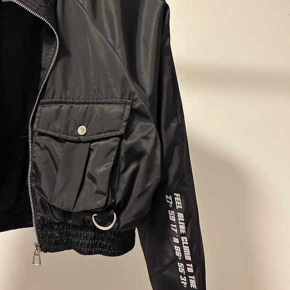 BERSHKA / crop jacket in color black - Picture 3 of 7